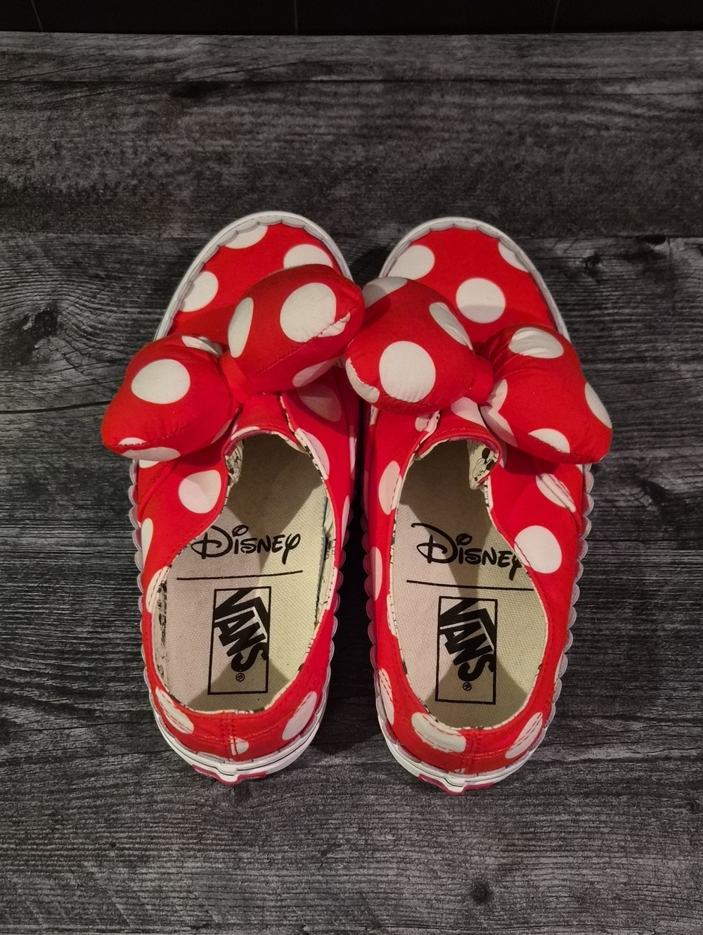 Vans x Disney Minnie Mouse Slipons - Picture 2 of 6